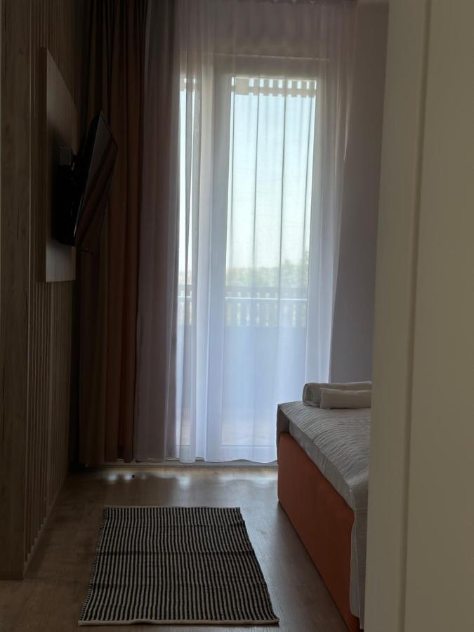 Hotel Restaurant Natyra E Qete Lezhë Esterno foto